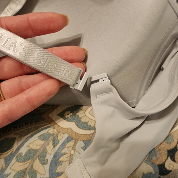 Like New! FOUR (4) Victoria's Secret THE T-SHIRT Lightly-Lined Wireless Bras - Picture 8 of 13